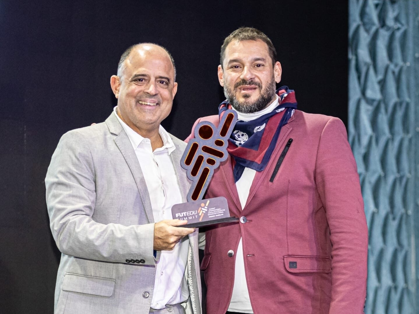 Marcelo Mendes recebe prêmio Responsabilidade Social